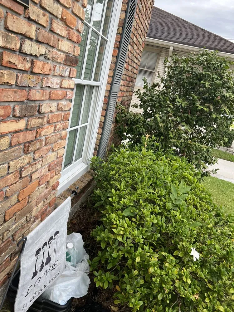 Expert garden landscaping in River Ridge, LA by On Time Lawn Services