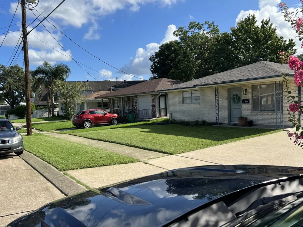 Professional yard cleanup service experts serving River Ridge, LA - On Time Lawn Services