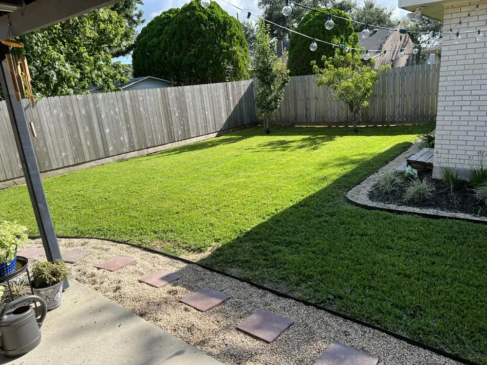 Custom lawn care service for year-round maintenance in River Ridge, LA by On Time Lawn Services