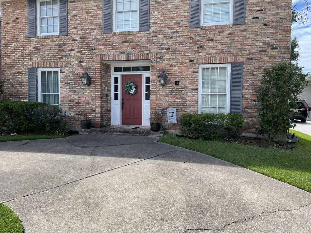 Expert outdoor landscaping in River Ridge, LA by On Time Lawn Services