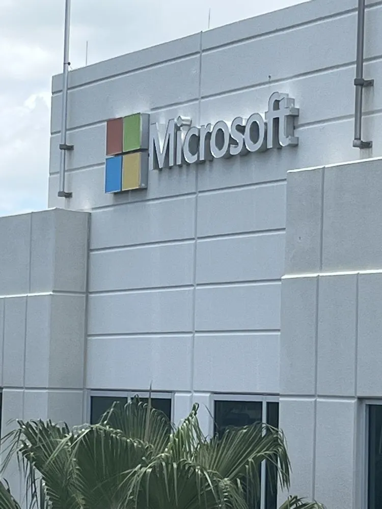 Local landscaping services experts serving West Palm Beach, FL - One Clean Services