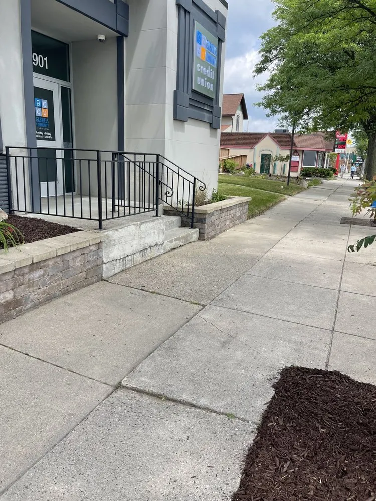 Professional garden landscaping experts serving Lansing, MI - One Cut