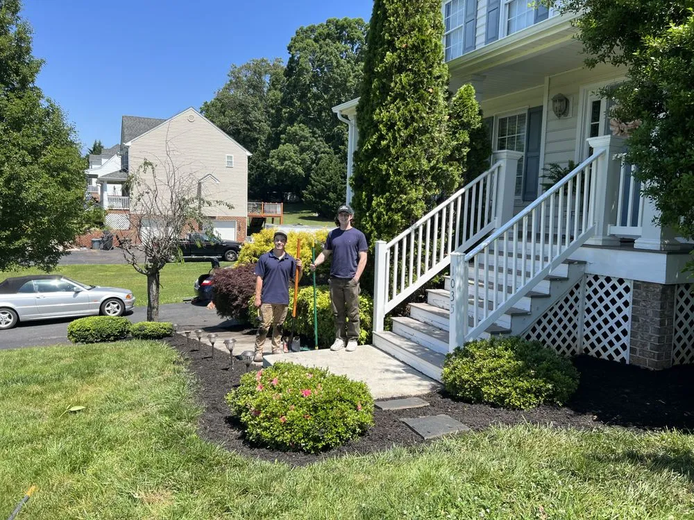 Top-rated lawn care service in Lynchburg, VA - One Hour Moving