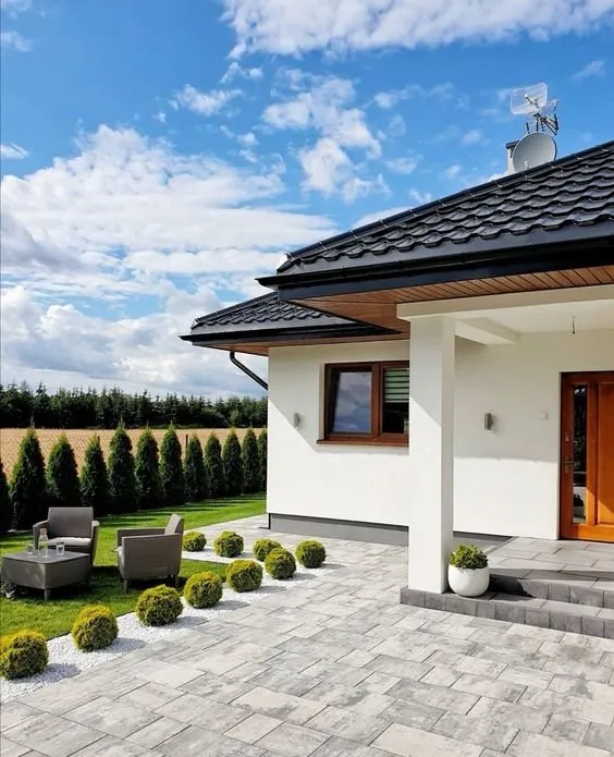 Professional residential landscaping in Houston, TX by One Leaf Landscaping