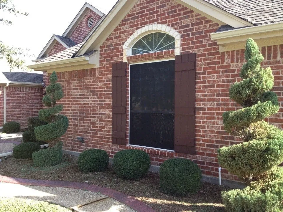 Custom yard maintenance in Valley Mills, TX by One Man & Two Goats Lawncare