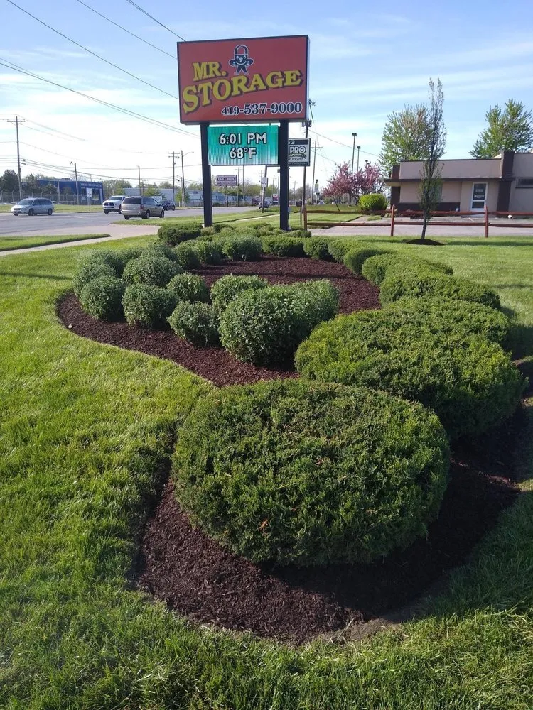 Reliable yard cleanup service for beautiful yards across Toledo, OH - One Source Total Property Solutions