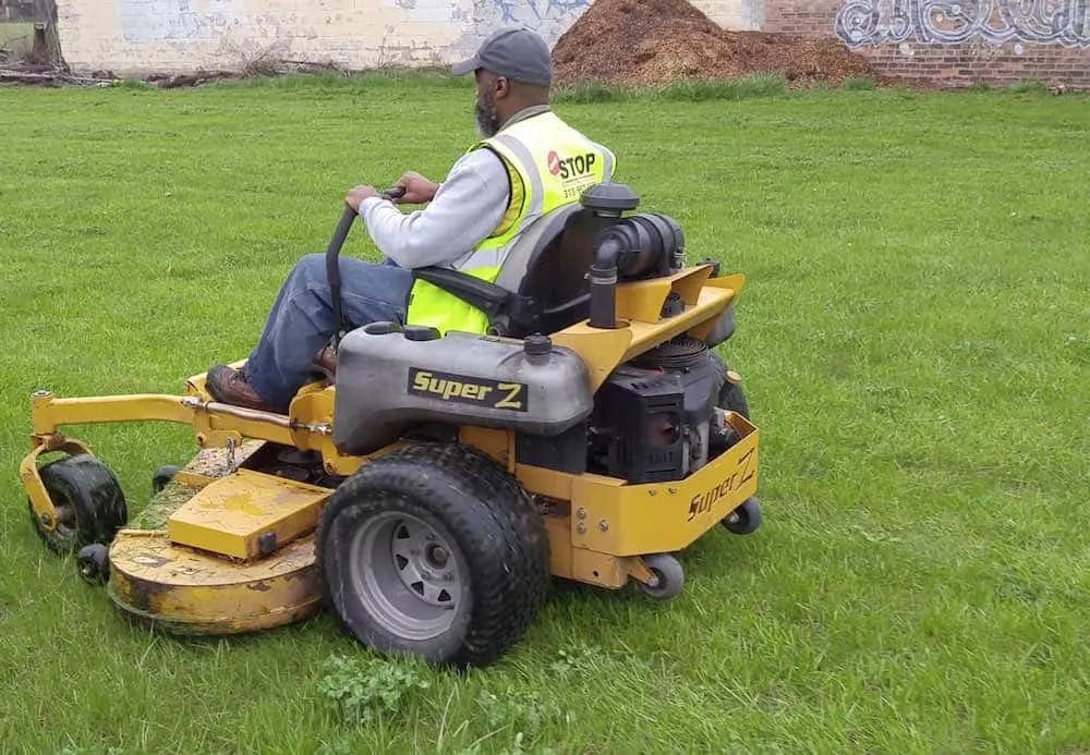 Professional yard maintenance experts serving Detroit, MI - One Stop Property Maintenance