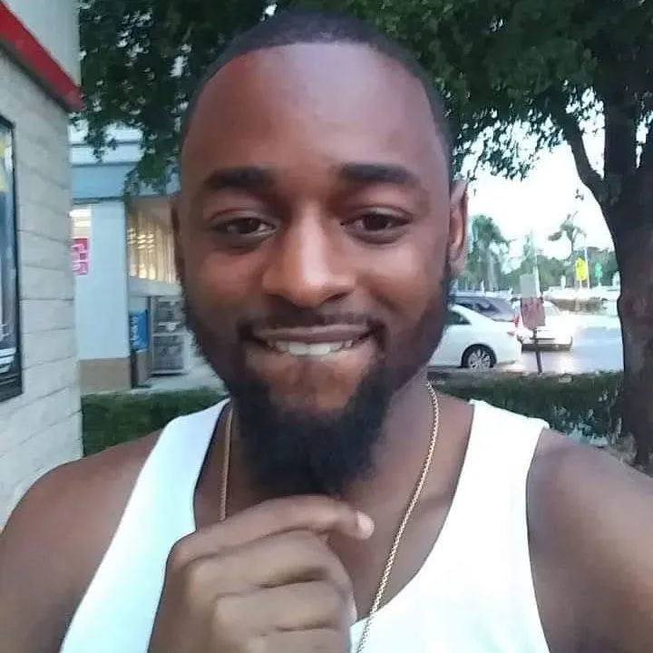 Reliable lawn mowing service in St. Petersburg, FL by One Stop