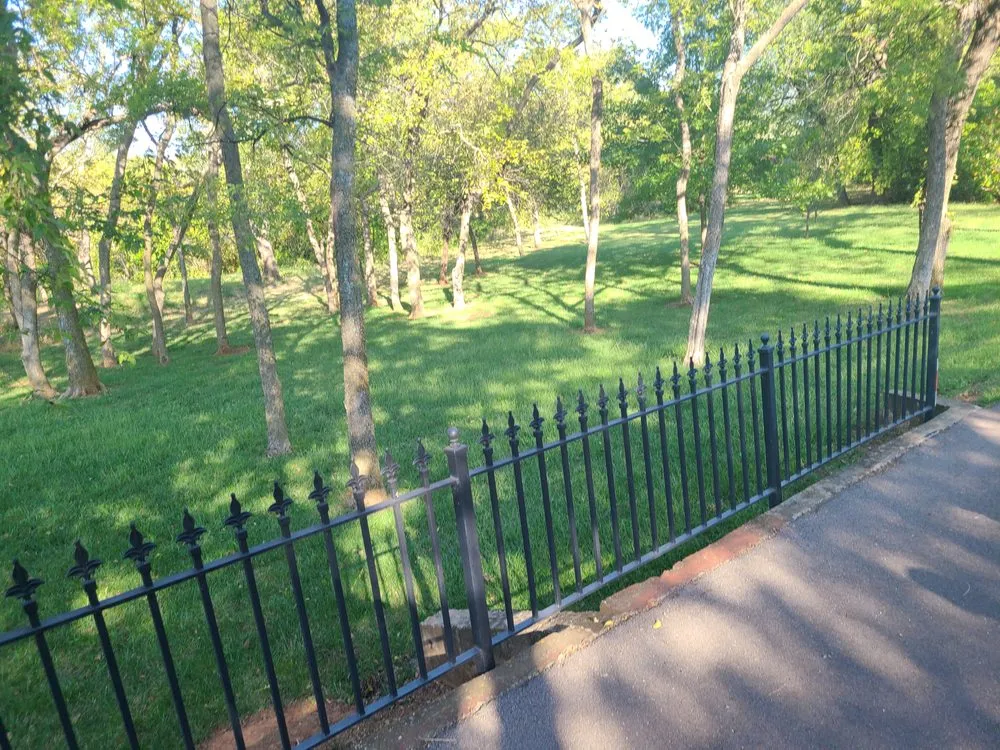 Expert yard cleanup service for residential properties in Oklahoma City, OK by One Touch Performance