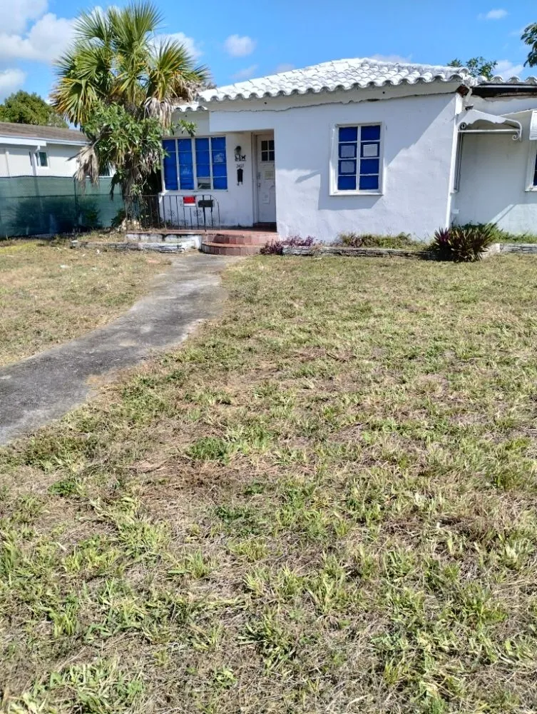 Local lawn care service for year-round maintenance across Miami, FL - One Way Lawn Care