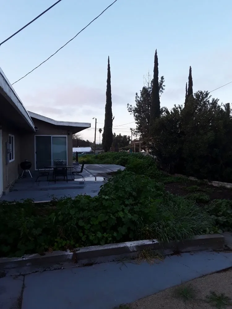 Local lawn mowing service for residential properties in Moreno valley, CA by Onelove Lawn & Garden