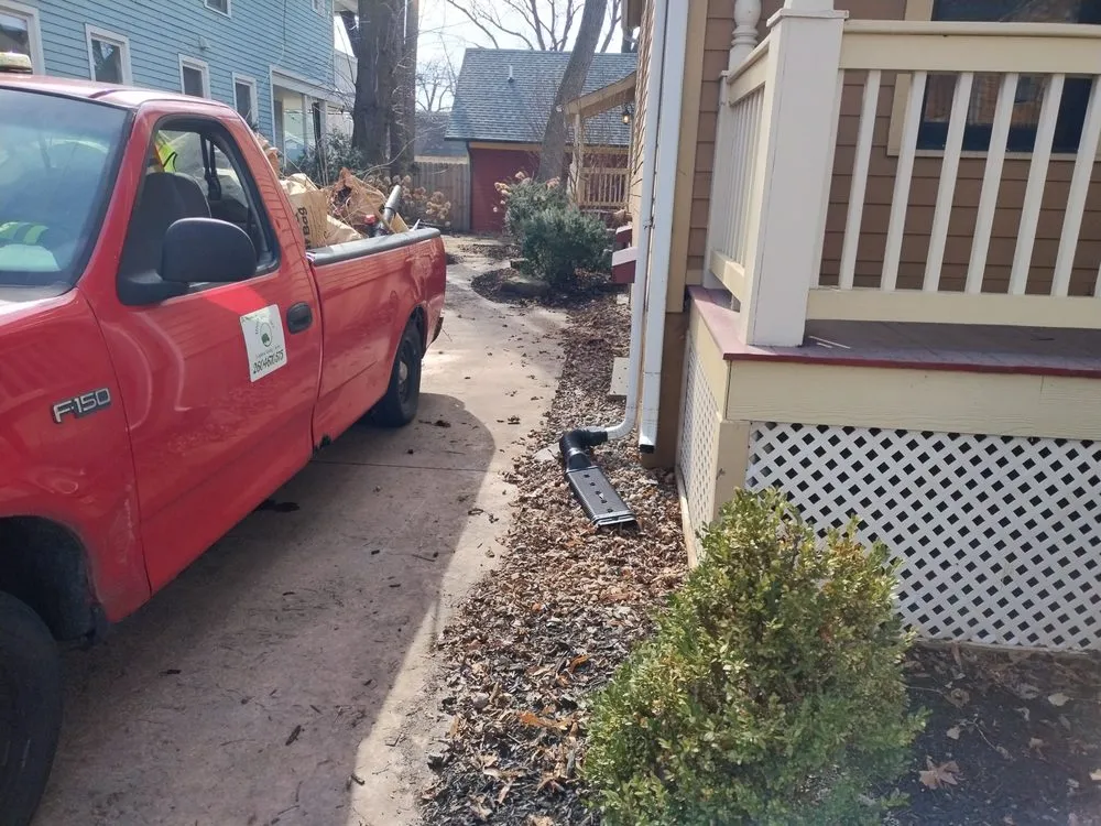 Professional yard maintenance in Fort Wayne, IN by Oneth Lawn Care