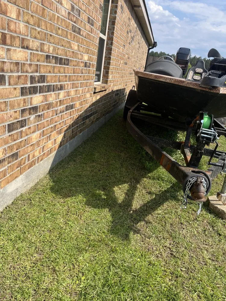 Expert yard maintenance in Walker, LA by OnGeaux