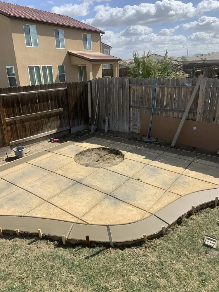 Expert lawn mowing service experts serving Bakersfield, CA - Onice Concrete Construction