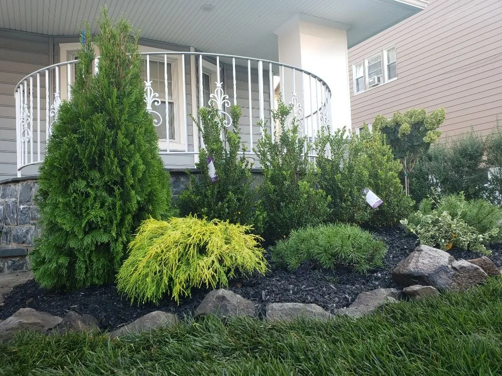 Top-rated lawn mowing service in Cliffside Park, NJ - Onorato Landscaping