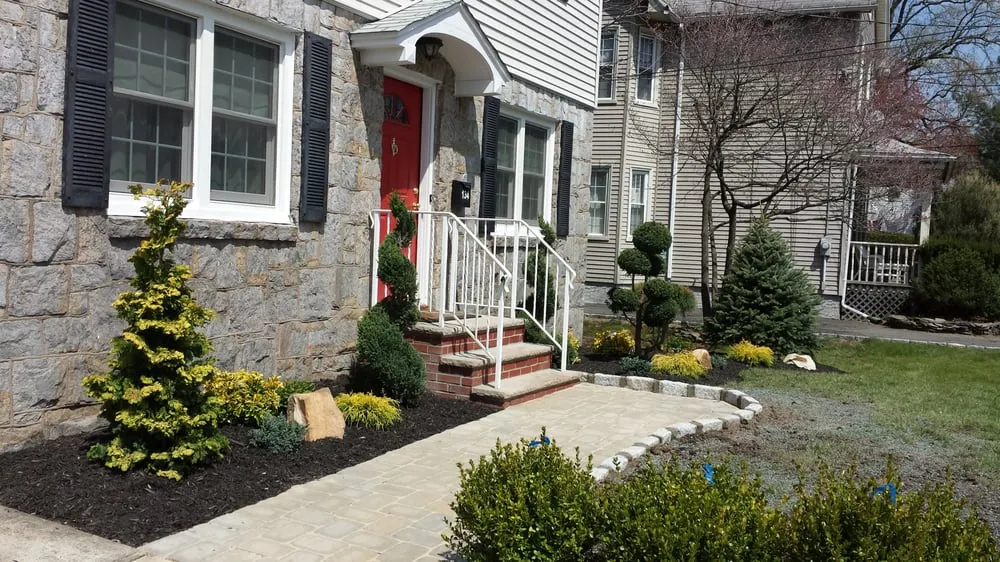 Custom lawn care service for homes across Cliffside Park, NJ - Onorato Landscaping