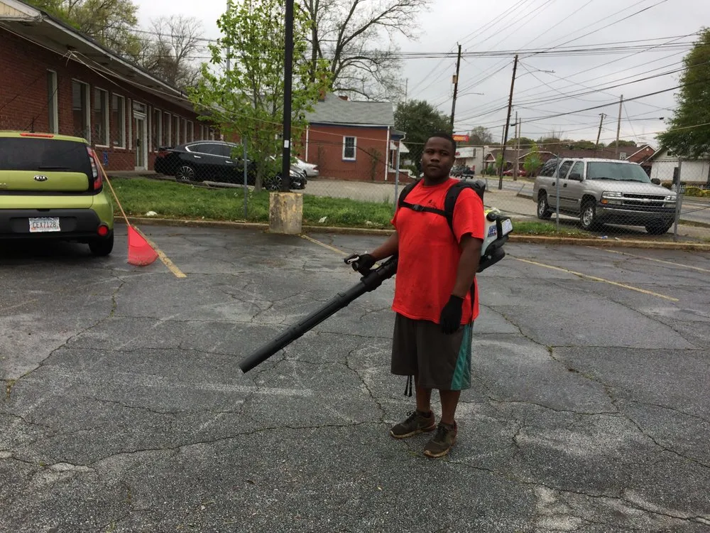 Affordable lawn mowing service in Atlanta, GA by Onpoint Lawn Care