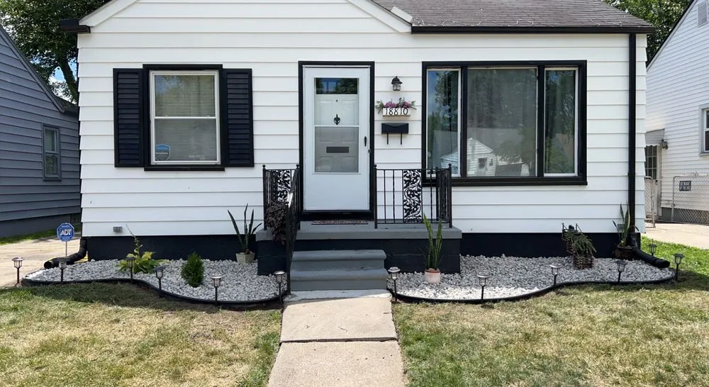 Top-rated yard maintenance with custom design in Romulus, MI by Onyx Landscape