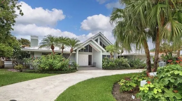 Opa Locka Landscaping Logo