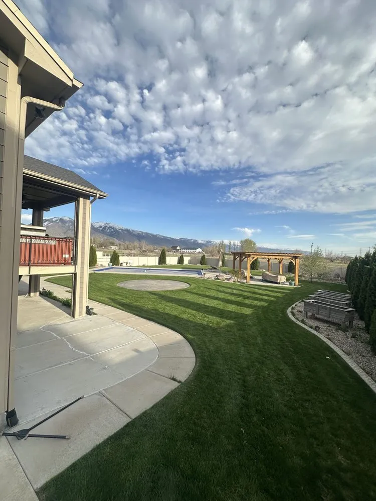 Custom yard cleanup service for homes in West Valley City, UT by Optimum landscaping