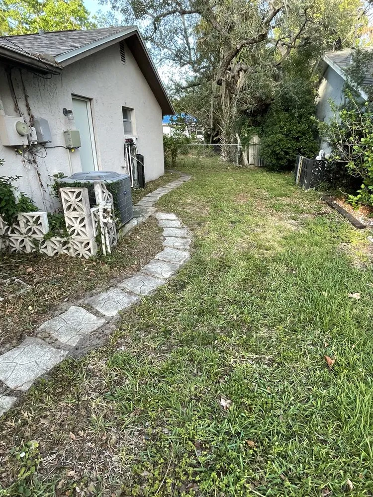 Custom lawn mowing service experts serving Ruskin, FL - Optimum Lawn Care Services