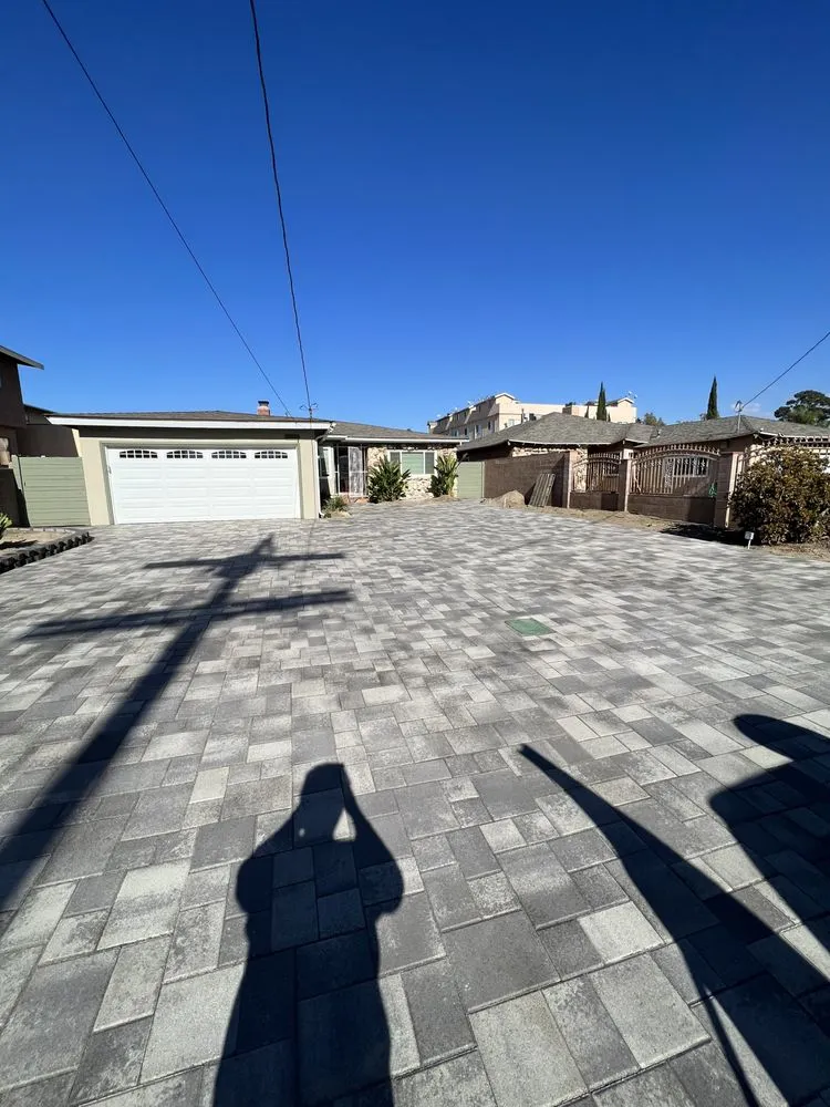 Custom lawn mowing service in Los Angeles, CA - Orange Oak Landscaping