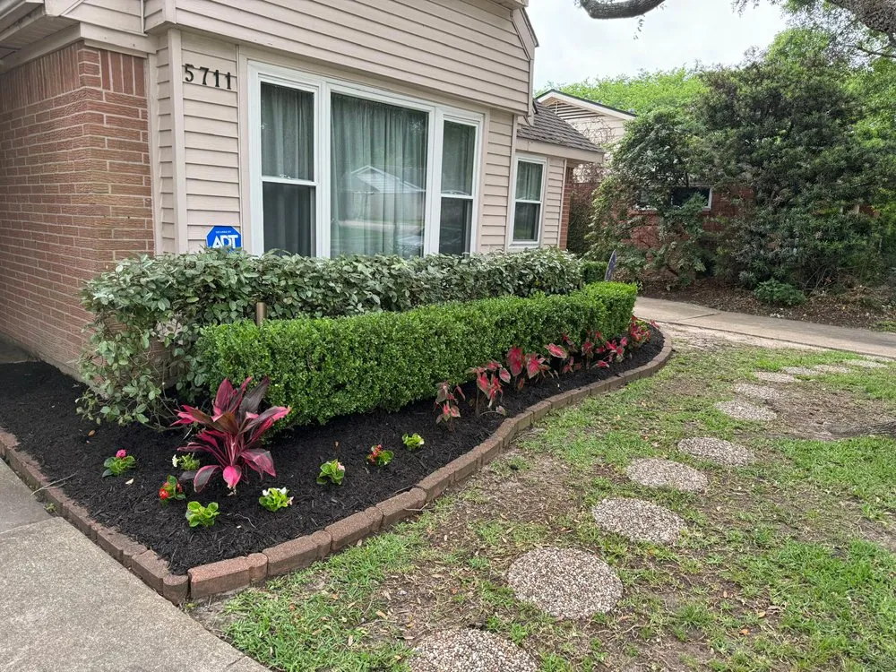 Custom landscaping services experts serving Rosharon, TX - Orchid Lawn Services