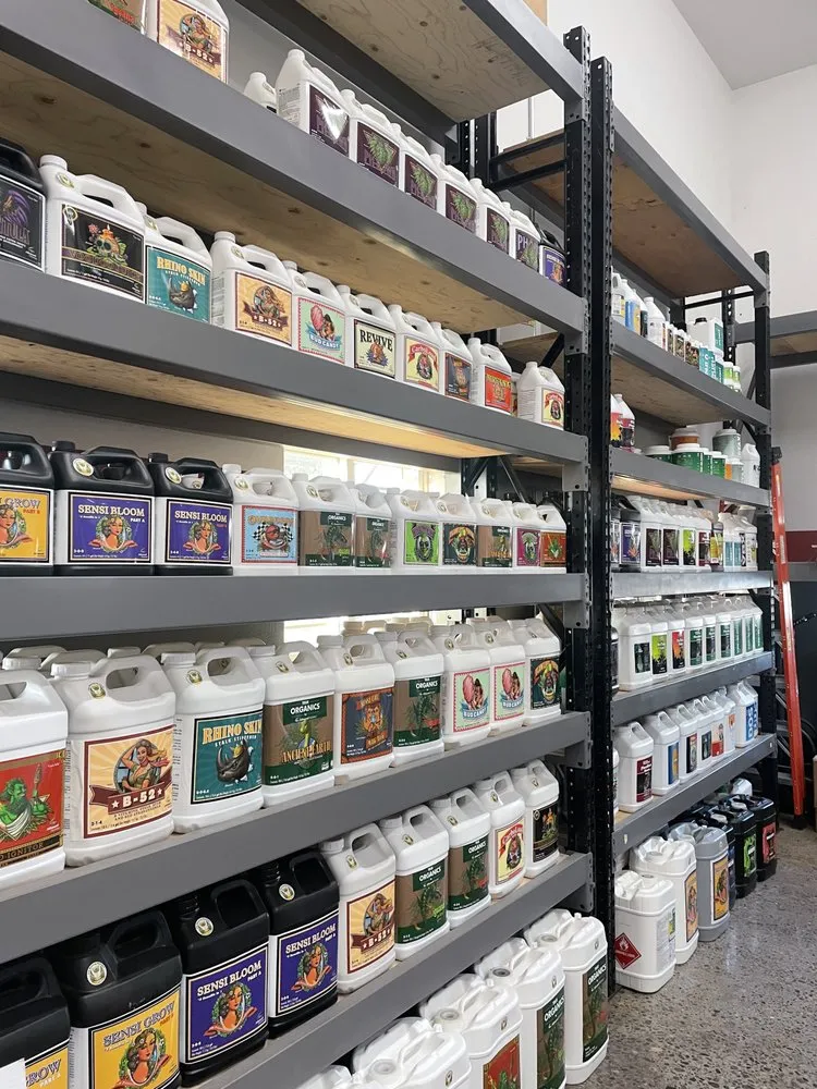 Reliable yard cleanup service in Medford, OR by Oregon Garden Warehouse