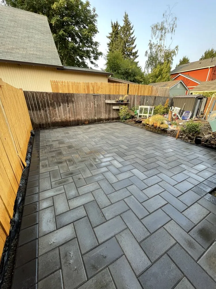 Local lawn care service in Sherwood, OR by Oregon Green Hardscape