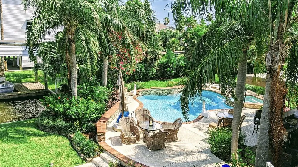 Custom garden landscaping experts serving Galveston, TX - Orellana's Lawn & Garden