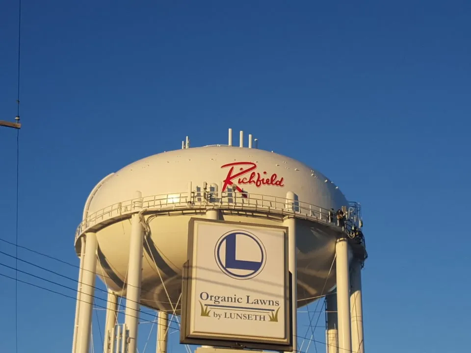 Reliable lawn mowing service in Bloomington, MN by Organic Lawns by Lunseth