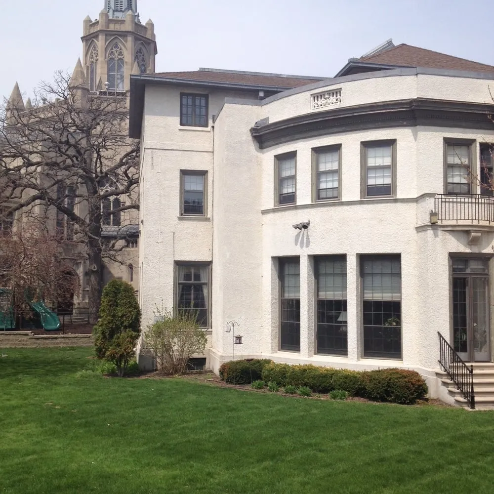 Affordable yard maintenance in Bloomington, MN - Organic Lawns by Lunseth