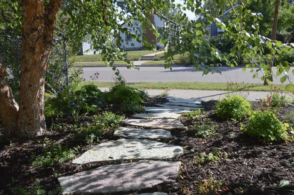 Reliable yard maintenance in Bloomington, MN - Organic Lawns by Lunseth