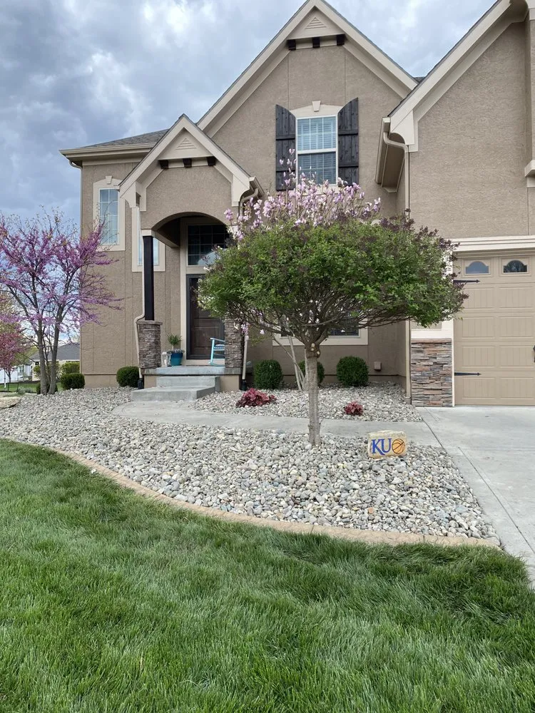Professional garden landscaping experts serving Kansas City, KS - Original Lawn Care