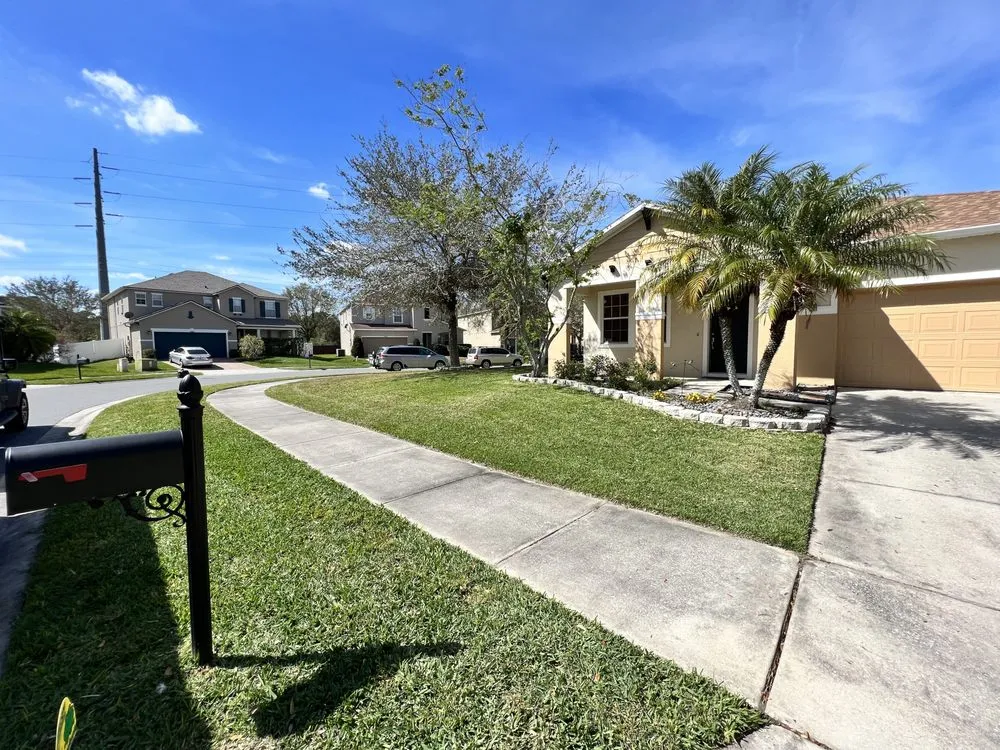 Trusted yard maintenance in Orlando, FL by Orlando Lawn Pros