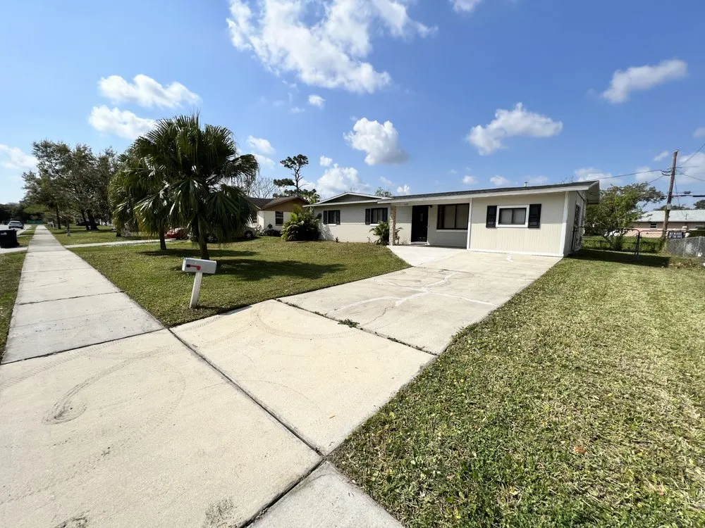 Reliable outdoor landscaping in Orlando, FL by Orlando Lawn Pros