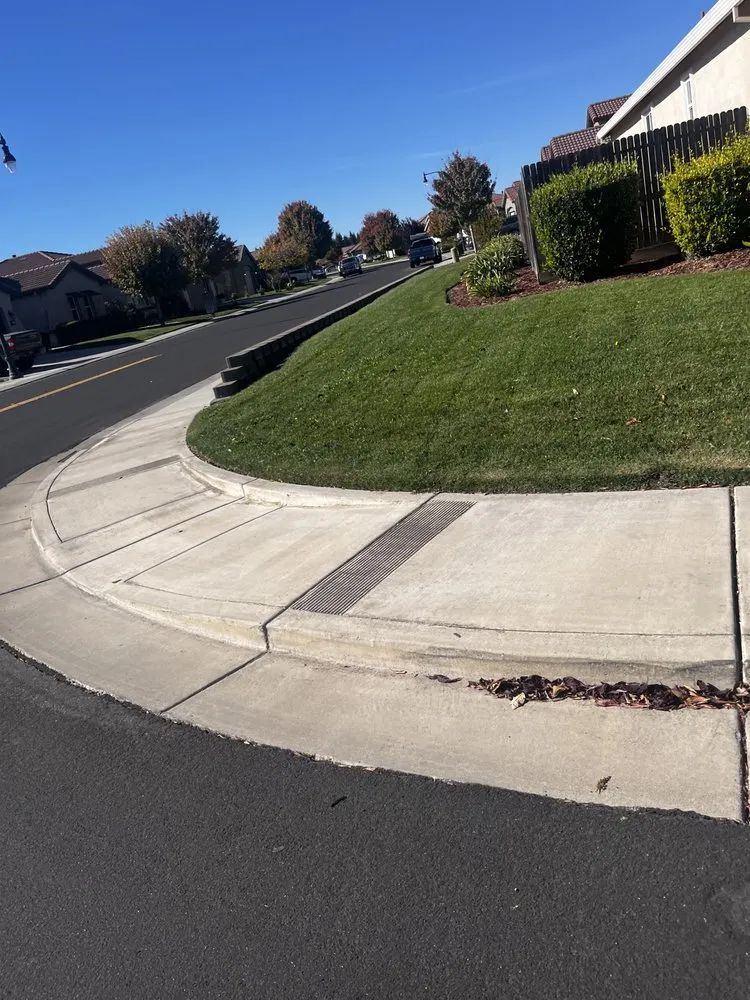 Professional yard maintenance in Tracy, CA - Orozco’s Landscaping