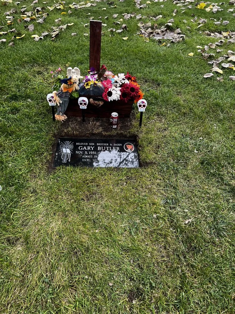 Professional lawn care service experts serving Chicago, IL - Ortega Maintenance and Service