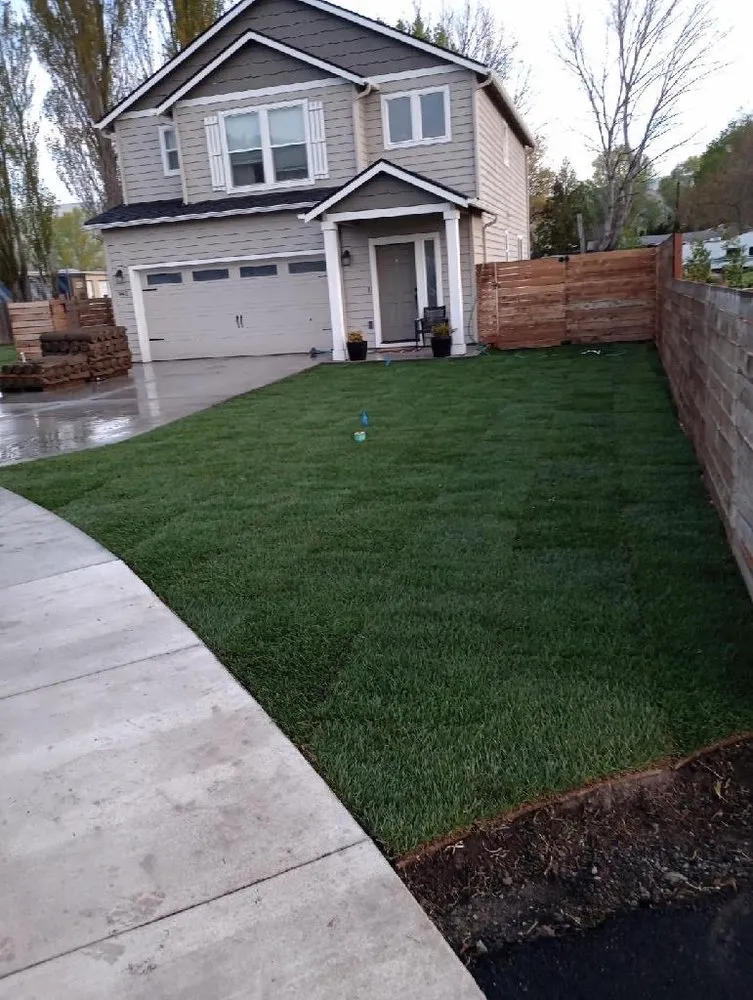 Professional yard maintenance experts serving Hood River, OR - Ortiz lawn maintenance/ landscaping