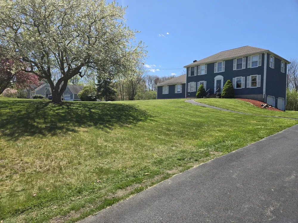 Professional lawn care service experts serving Lawrence, MA - Ortiz Rodas Landscaping