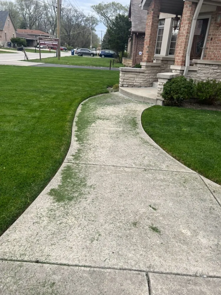 Trusted residential landscaping for outdoor upgrades across Des Plaines, IL - Ortiz’s Lawn care Services
