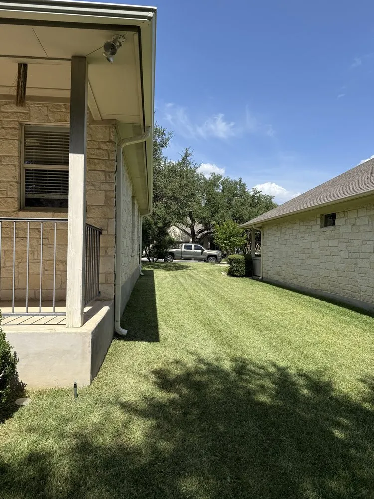 Affordable lawn care service in Round Rock, TX by Osbaldo Lawn Care