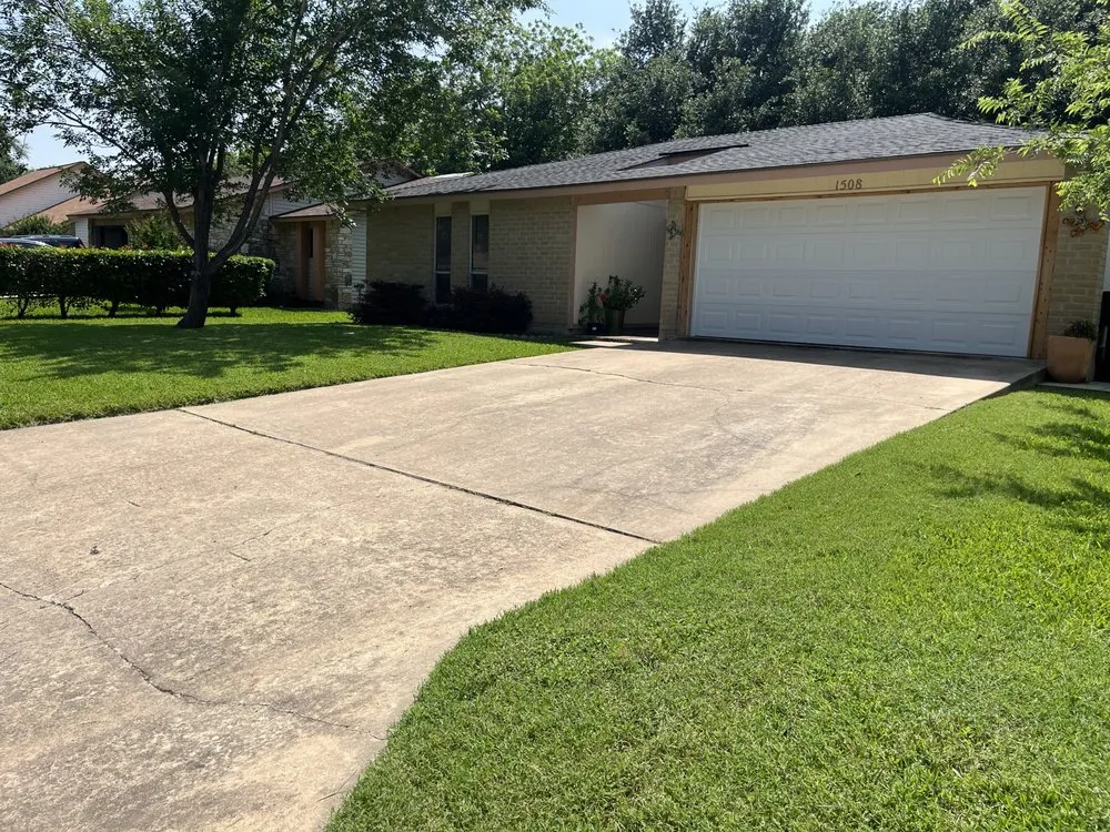 Custom garden landscaping in Round Rock, TX by Osbaldo Lawn Care