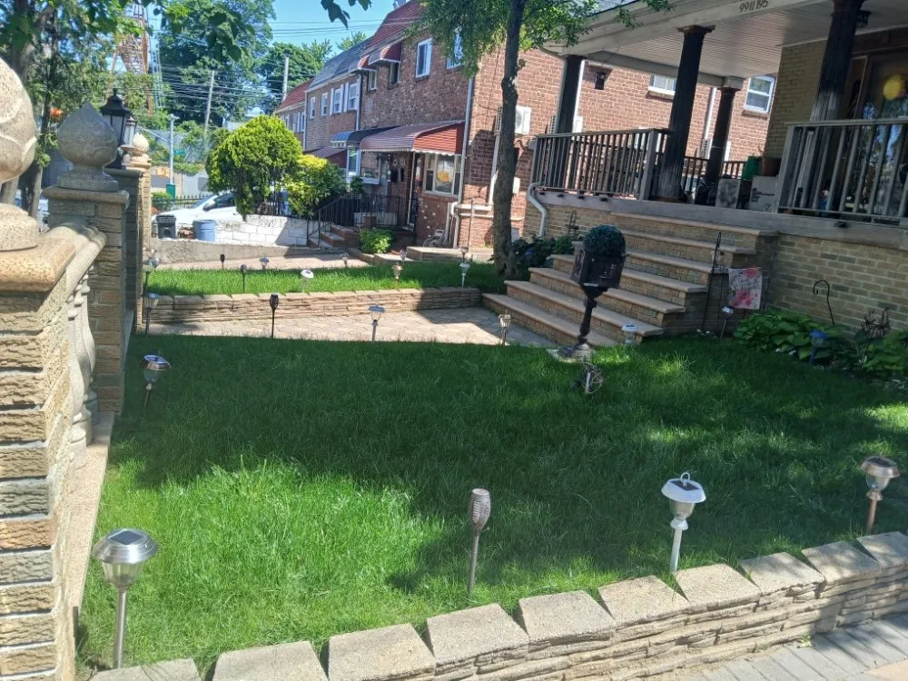 Reliable yard cleanup service in Queens, NY by Oscar Abarca Landscaping Service
