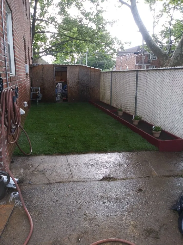 Local yard maintenance in Queens, NY by Oscar Abarca Landscaping Service
