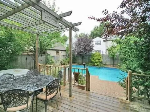 Professional outdoor landscaping in Queens, NY - Oscar Abarca Landscaping Service