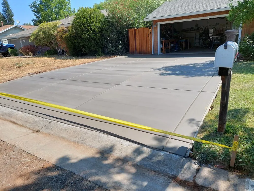 Professional lawn care service in Elk Grove, CA - Oscar Landscaping & Bobcat Service