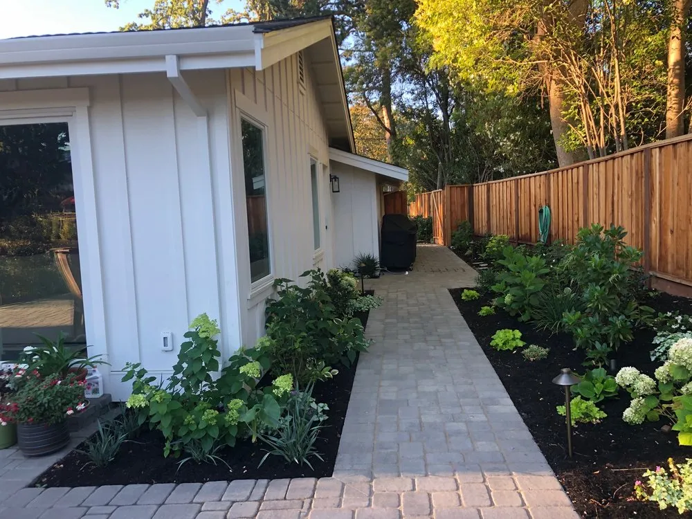 Affordable lawn care service for residential properties in Concord, CA by Oscar Landscaping