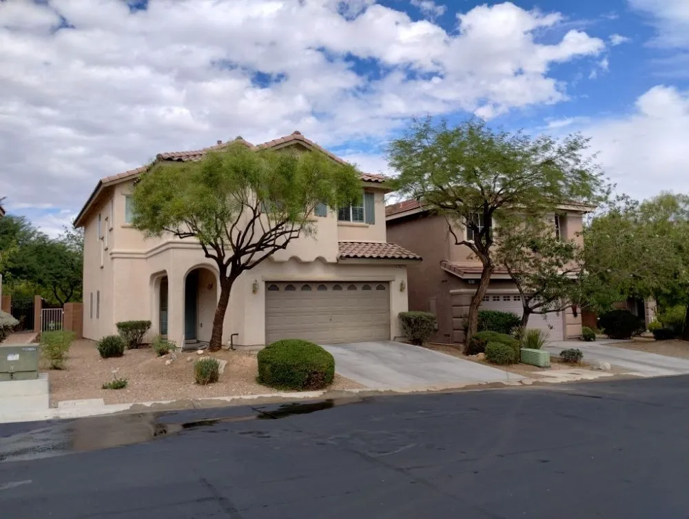 Top-rated lawn mowing service in Las Vegas, NV - Oscar Landscaping