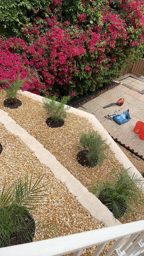Affordable garden landscaping for homes in Los Angeles, CA by Oscar Martinez Gardening & Landscaping Services